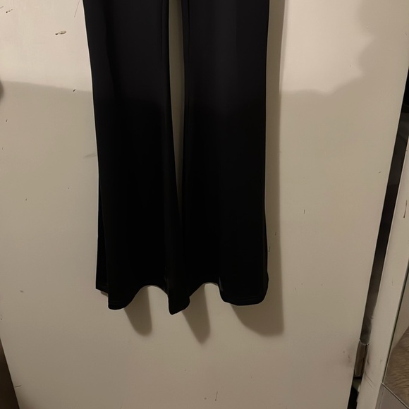 Bebe Black Sleeveless Jumpsuit with High Neckline & Ring Detail Sz XXS - Picture 8 of 9